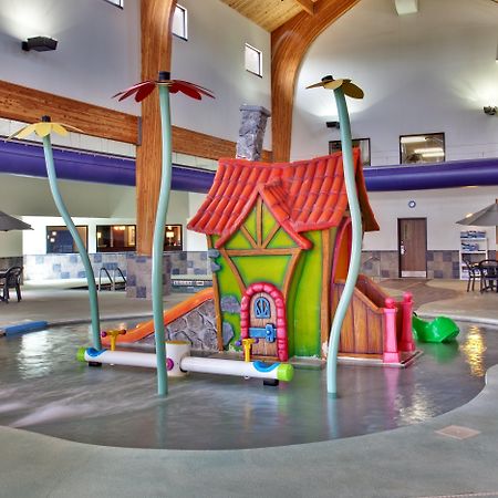 Best Western Watertown Inn & Suites Екстериор снимка