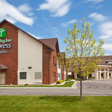Best Western Watertown Inn & Suites Екстериор снимка