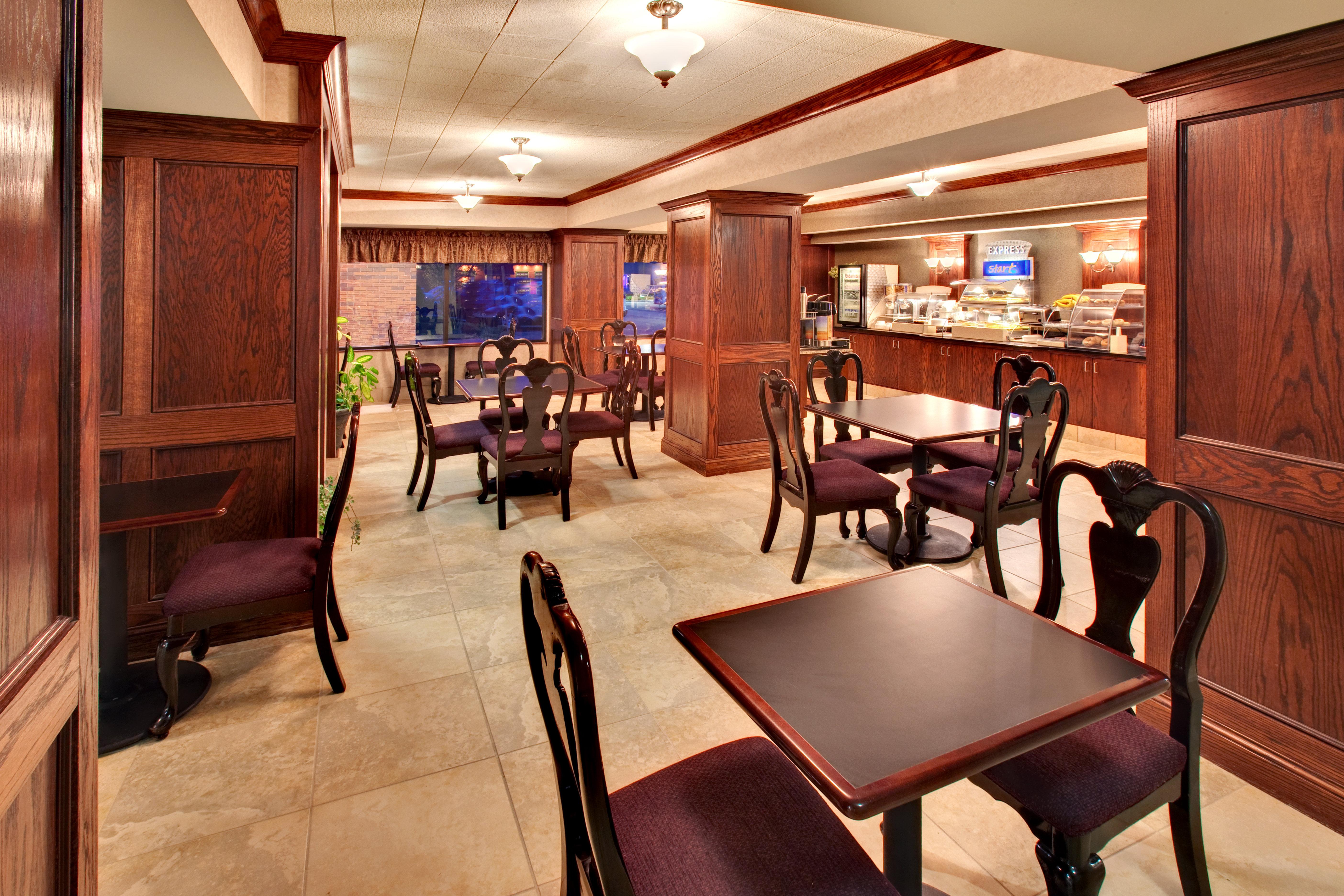 Best Western Watertown Inn & Suites Екстериор снимка