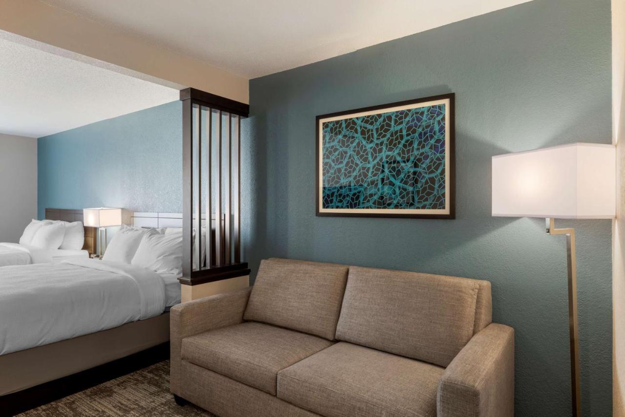 Best Western Watertown Inn & Suites Екстериор снимка