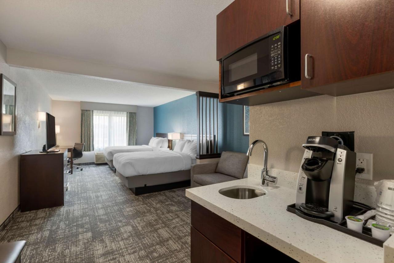 Best Western Watertown Inn & Suites Екстериор снимка
