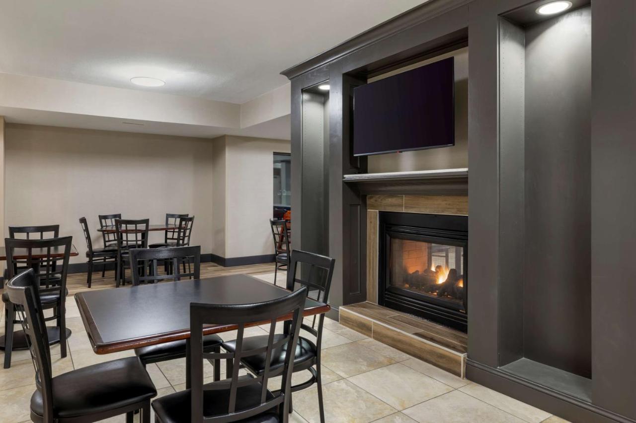 Best Western Watertown Inn & Suites Екстериор снимка