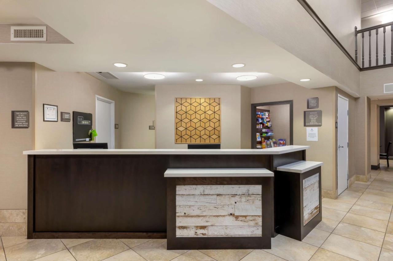 Best Western Watertown Inn & Suites Екстериор снимка