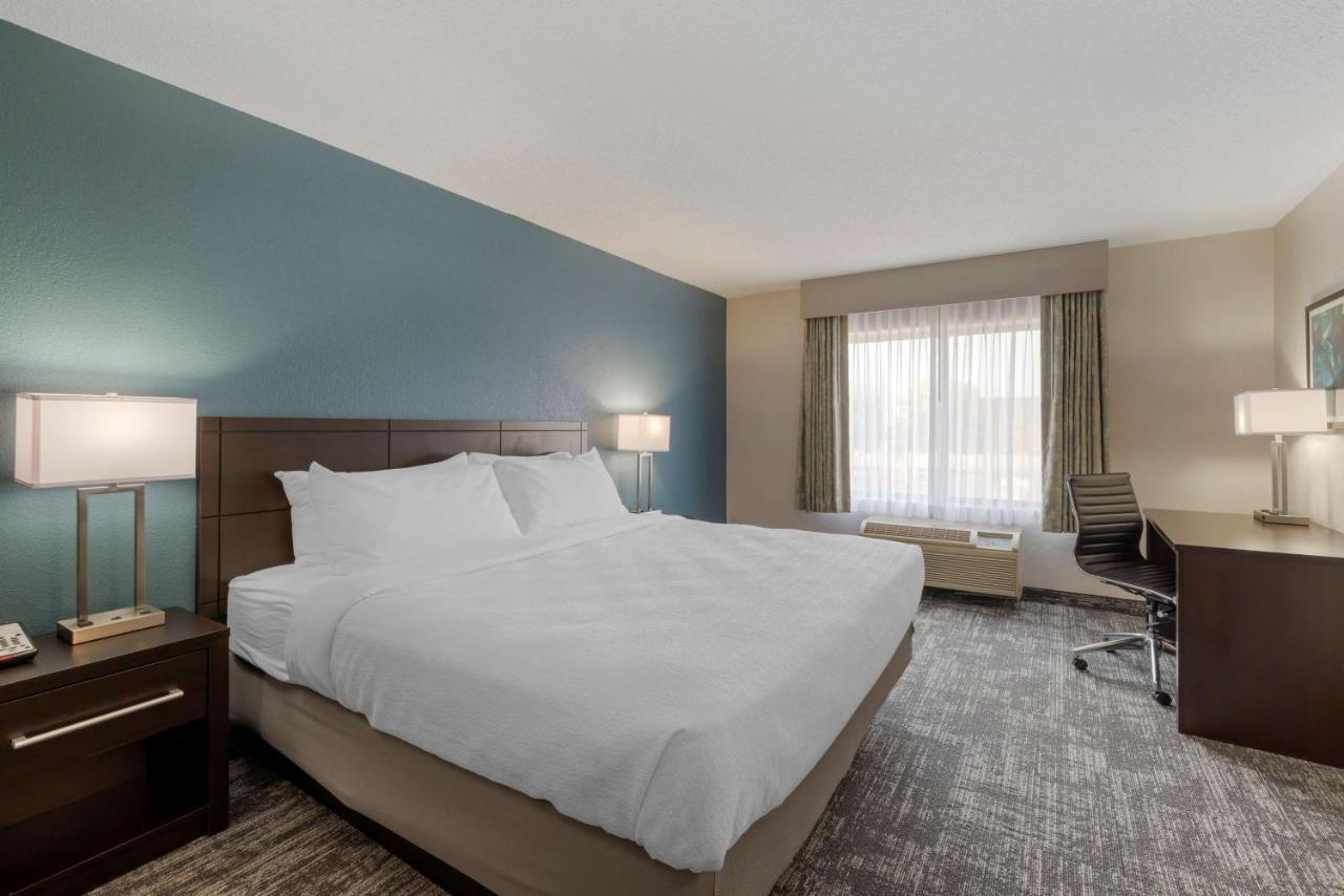 Best Western Watertown Inn & Suites Екстериор снимка