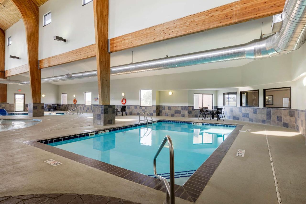 Best Western Watertown Inn & Suites Екстериор снимка