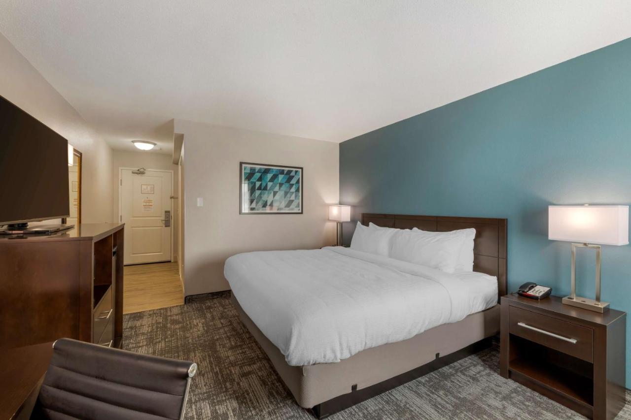 Best Western Watertown Inn & Suites Екстериор снимка