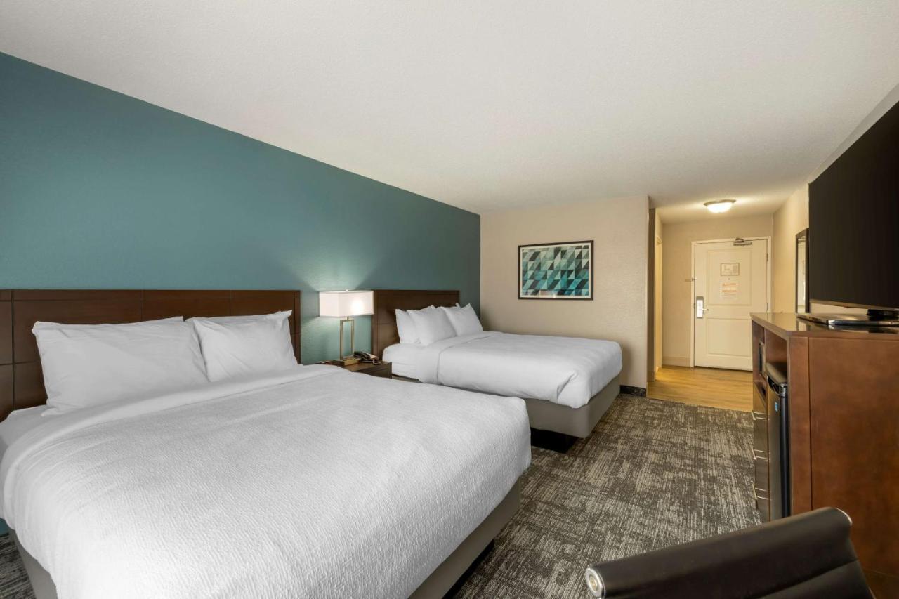 Best Western Watertown Inn & Suites Екстериор снимка