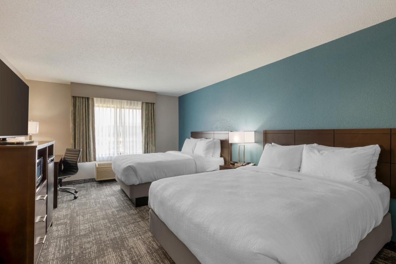 Best Western Watertown Inn & Suites Екстериор снимка