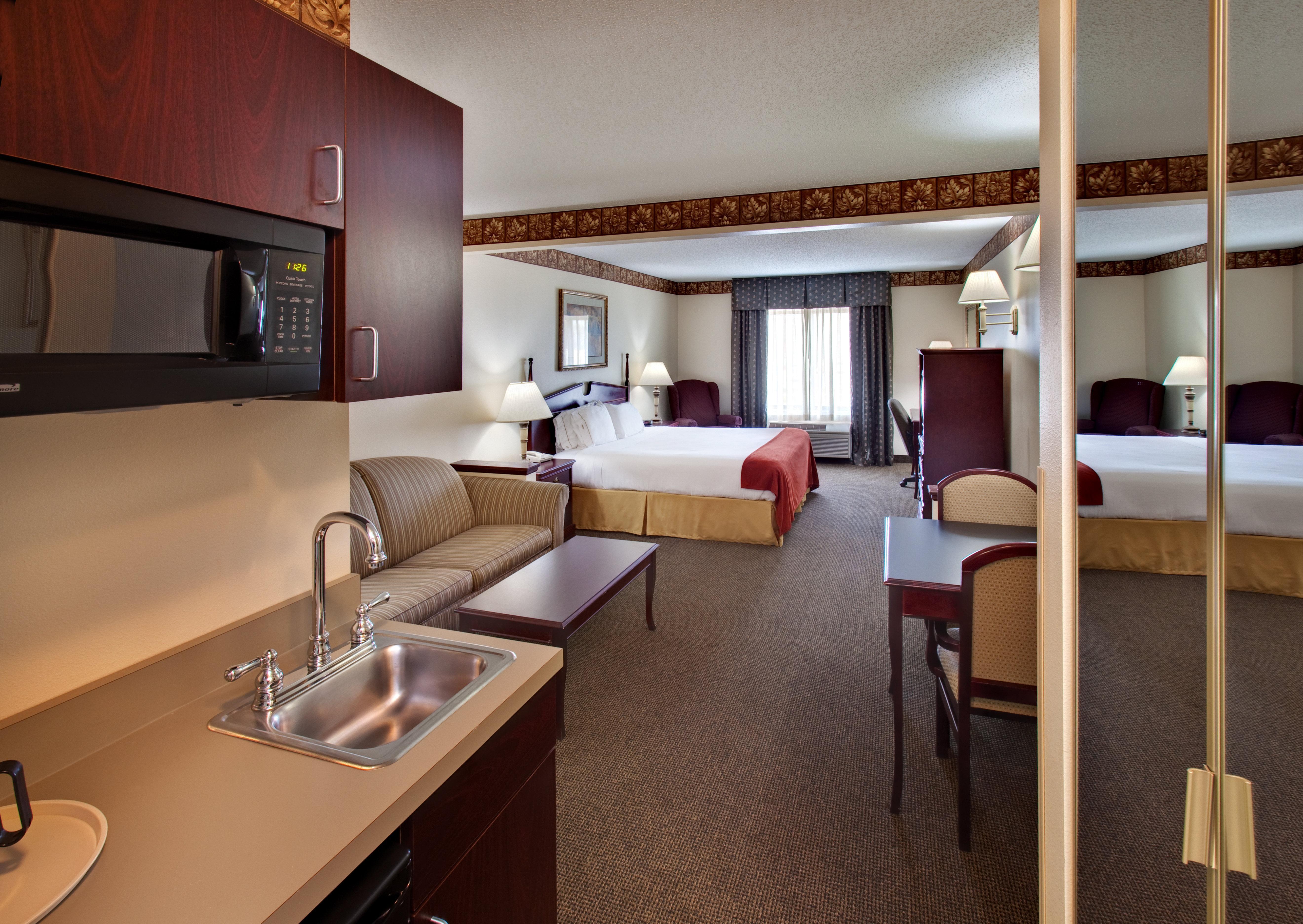 Best Western Watertown Inn & Suites Екстериор снимка