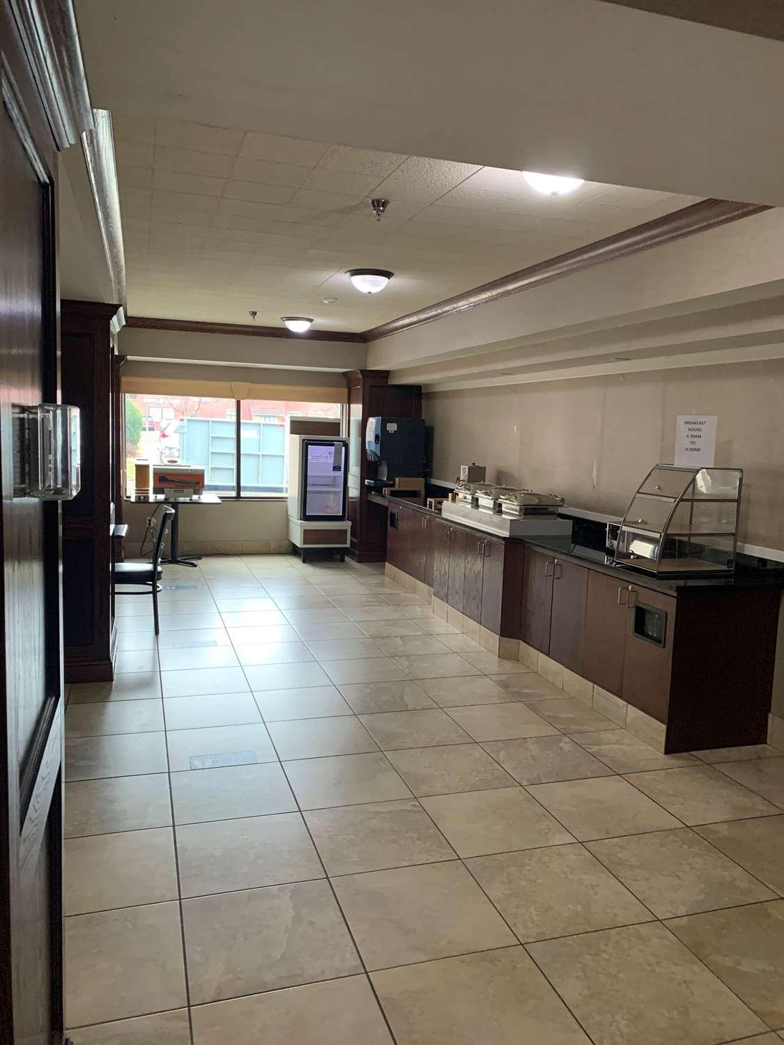 Best Western Watertown Inn & Suites Екстериор снимка