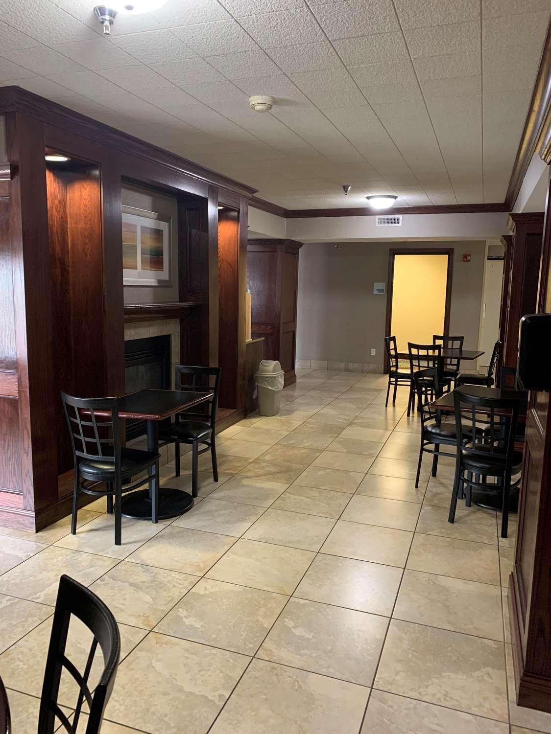 Best Western Watertown Inn & Suites Екстериор снимка